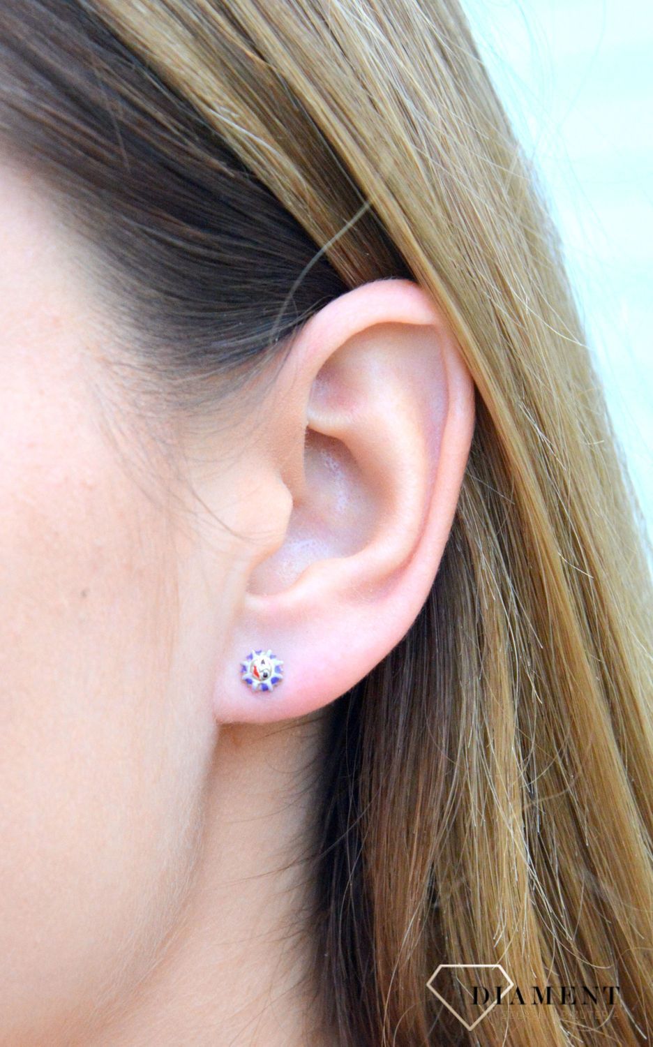 Kolczyki srebrne wkrętki słoneczka KM 1136. Kolczyki srebrne wkrętki słoneczka KM 1136. Wykonane z najwyższej jakości srebrna próby 925 wyglądają bardzo uroczo.jpg